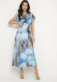 Born2be - Niebieska Rozkloszowana Sukienka w Abstrakcyjny Print z Ozdobnym Marszczeniem Tillanara. Okazja: na imprezę. Kolor: niebieski. Wzór: nadruk. Styl: elegancki, wizytowy #1