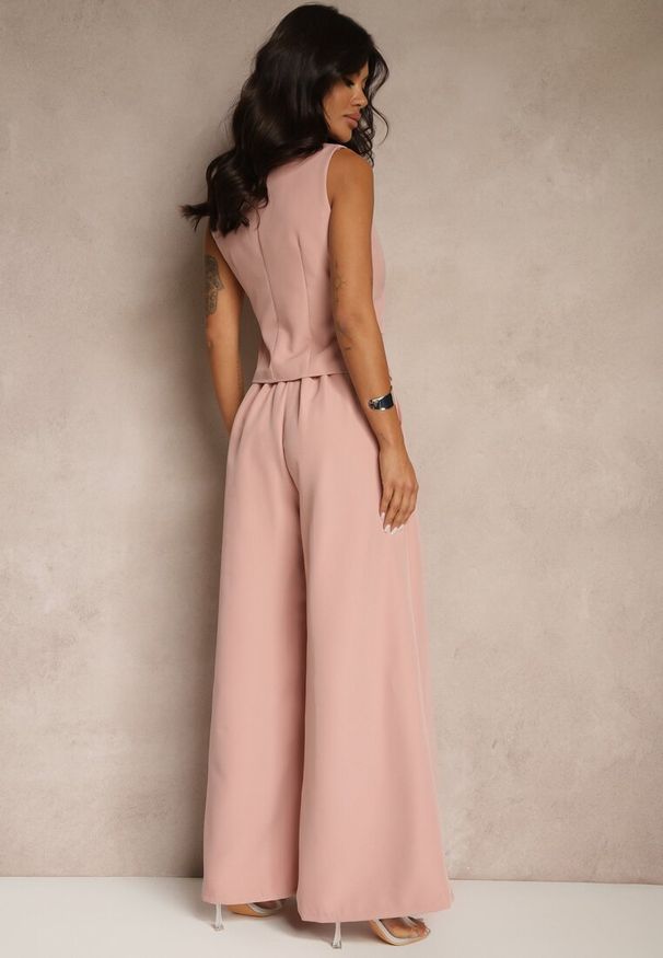 Renee - Różowy Komplet Garniturowy z Kamizelką i Spodniami o Szerokim Kroju Ravirana. Kolor: różowy