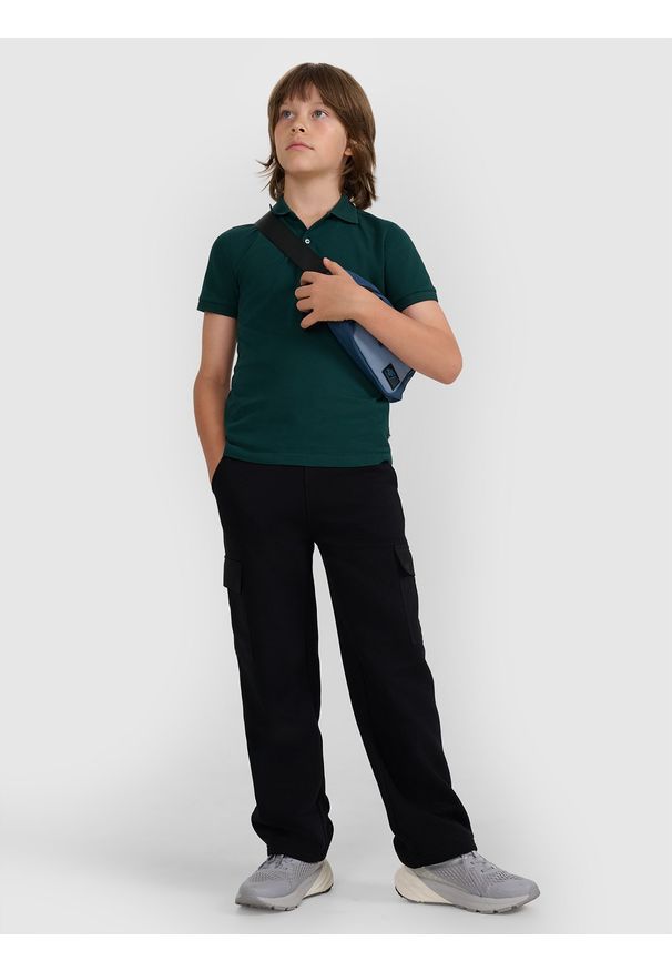 4f - 4F Koszulka polo regular chłopięca - zielona 122 (6-7 lat). Typ kołnierza: polo. Kolor: zielony. Materiał: dzianina. Wzór: ze splotem. Sezon: lato. Styl: klasyczny, sportowy