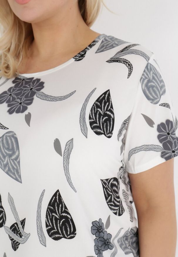 Born2be - Biało-Szara Bluzka Caeynome. Okazja: na co dzień. Kolekcja: plus size. Kolor: biały. Długość rękawa: krótki rękaw. Długość: krótkie. Sezon: wiosna, lato. Styl: casual