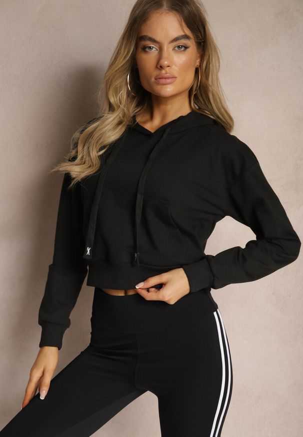Renee - Czarna Bluza z Kapturem i Bawełną Ozdobiona Ściągaczami Evianae. Okazja: na co dzień, na spacer. Typ kołnierza: kaptur. Kolor: czarny. Materiał: bawełna. Długość rękawa: długi rękaw. Długość: długie. Wzór: aplikacja. Styl: casual