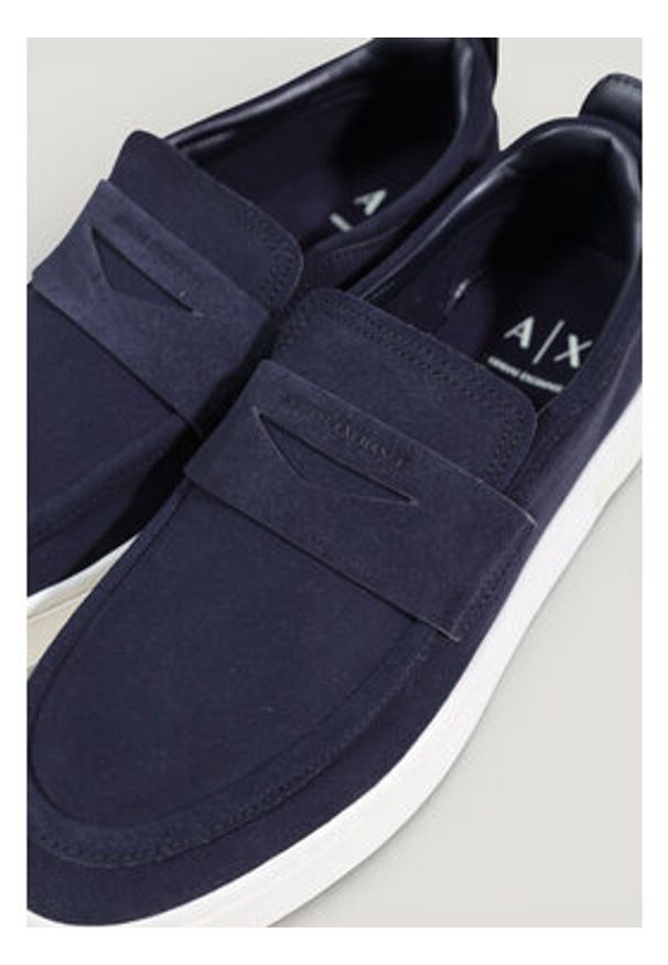 Armani Exchange Loafersy XM002632 AF19687 ZB004 Granatowy. Kolor: niebieski. Materiał: zamsz, skóra
