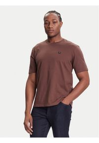 Wrangler T-Shirt Sign Off 112371484 Brązowy Regular Fit. Kolor: brązowy. Materiał: bawełna