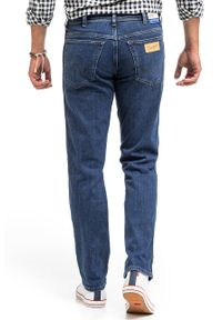 Wrangler - WRANGLER TEXAS MĘSKIE SPODNIE JEANSOWE THE MOMENT AUTHENTIC STRAIGHT W121OCR25. Okazja: na spotkanie biznesowe. Styl: biznesowy, elegancki #6