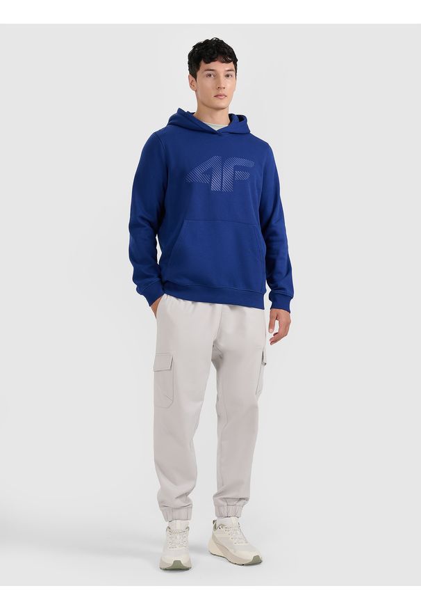 4f - 4F Bluza dresowa nierozpinana z kapturem męska - granatowa XL. Okazja: na co dzień. Typ kołnierza: kaptur. Kolor: niebieski. Materiał: dresówka. Wzór: gładki, ze splotem, nadruk. Styl: sportowy, casual