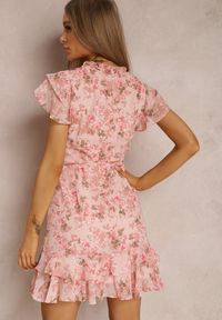 Renee - Różowa Sukienka Olima. Kolor: różowy. Materiał: materiał. Wzór: nadruk, aplikacja, kwiaty, kolorowy. Długość: mini #3