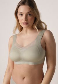 Born2be - Zielony Biustonosz Sportowy z Siateczką i Usztywnionymi Miseczkami Zerirae. Kolor: zielony. Materiał: dresówka. Rodzaj stanika: wyciągane miseczki #1