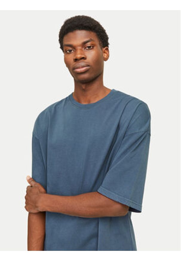 Jack & Jones - Jack&Jones T-Shirt Charge 12268270 Niebieski Oversize. Kolor: niebieski. Materiał: bawełna