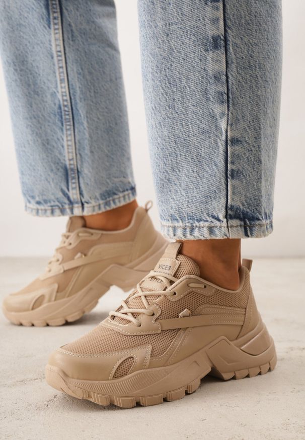 Born2be - Ciemnobeżowe Sneakersy Iomessa. Nosek buta: okrągły. Zapięcie: sznurówki. Kolor: beżowy. Materiał: materiał. Szerokość cholewki: normalna. Wzór: jednolity, aplikacja