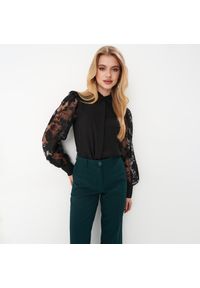 Mohito - Czarna koszula z dekoracyjnymi rękawami - Czarny. Kolor: czarny