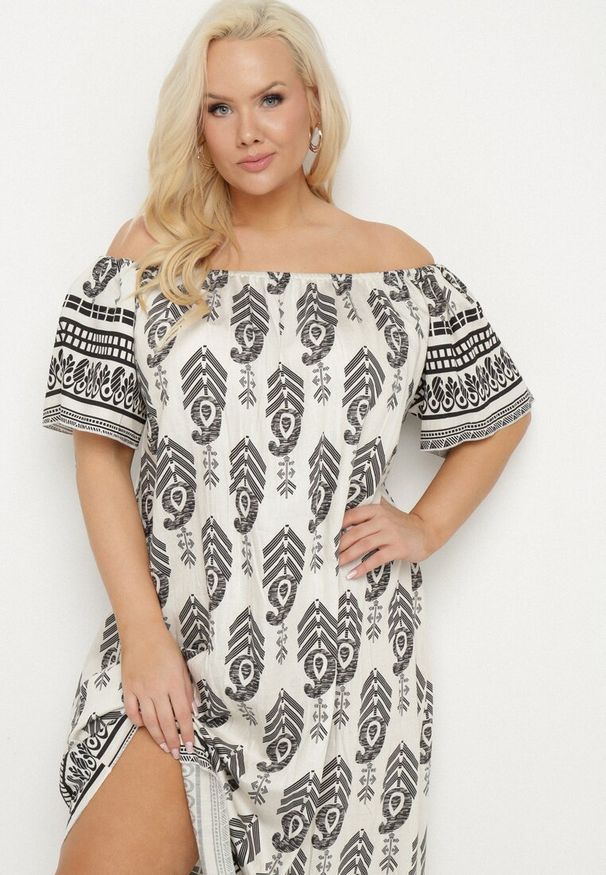 Born2be - Czarna Wiskozowa Sukienka ze Wzorem Boho Ellivra. Okazja: na co dzień. Kolor: czarny. Materiał: wiskoza. Wzór: aplikacja. Styl: boho