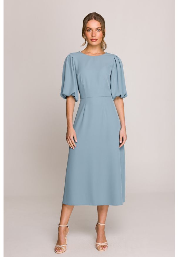 Stylove - Elegancka sukienka koktajlowa z bufiastymi rękawami błękitna. Okazja: na imprezę, na ślub cywilny, na wesele. Kolor: niebieski, różowy. Materiał: materiał, elastan. Długość rękawa: krótki rękaw. Sezon: lato. Typ sukienki: rozkloszowane. Styl: elegancki, wizytowy. Długość: midi