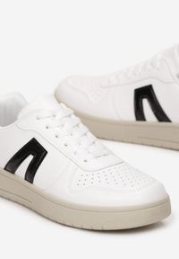 Born2be - Biało-Czarne Sznurowane Sneakersy z Wstawkami Shasita. Wysokość cholewki: przed kostkę. Kolor: biały. Szerokość cholewki: normalna. Wzór: aplikacja. Obcas: na płaskiej podeszwie #3