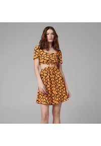 Sinsay - Sukienka mini ze wzorem - Pomarańczowy. Kolor: pomarańczowy. Długość: mini