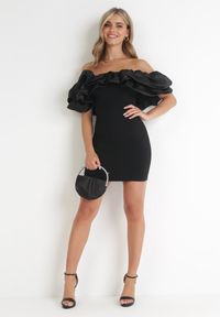 Born2be - Czarna Sukienka Dopasowana z Falbanami Acore. Okazja: na imprezę. Kolor: czarny. Styl: elegancki