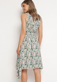 Born2be - Zielona Bawełniana Sukienka Kopertowa o Rozkloszowanym Kroju w Kwiatowy Print Brosa. Kolor: zielony. Materiał: bawełna. Wzór: nadruk, kwiaty. Typ sukienki: kopertowe