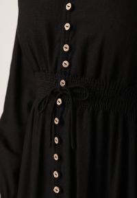 Born2be - Czarna Rozkloszowana Sukienka z Lnem i Wiskozą Zdobiona Guzikami Maitiella. Okazja: na co dzień. Typ kołnierza: dekolt w kształcie V. Kolor: czarny. Materiał: wiskoza, len. Długość rękawa: długi rękaw. Wzór: aplikacja. Sezon: wiosna, lato. Styl: casual, elegancki #7