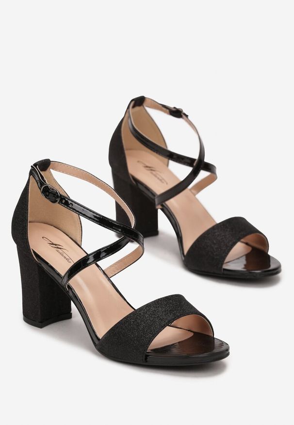 Born2be - Czarne Sandały na Słupku z Brokatem Betrys. Zapięcie: pasek. Kolor: czarny. Wzór: paski. Obcas: na słupku. Styl: elegancki