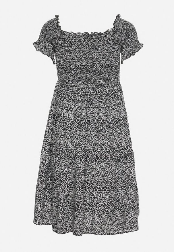 Born2be - Czarna Bawełniana Sukienka Typu Hiszpanka z Górą Marszczoną Gumkami z Falbanką Herira. Okazja: na co dzień, na spacer. Typ kołnierza: dekolt hiszpanka. Kolor: czarny. Materiał: bawełna. Długość rękawa: krótki rękaw. Typ sukienki: proste, dopasowane. Styl: casual, klasyczny