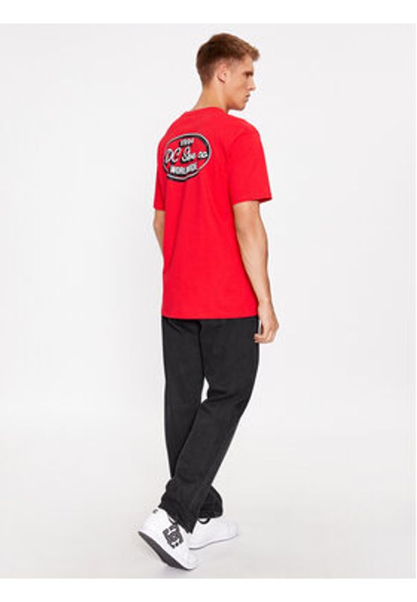 DC Shoes T-Shirt Truckin Tees Rqr7 ADYZT05284 Czerwony Regular Fit. Kolor: czerwony. Materiał: bawełna