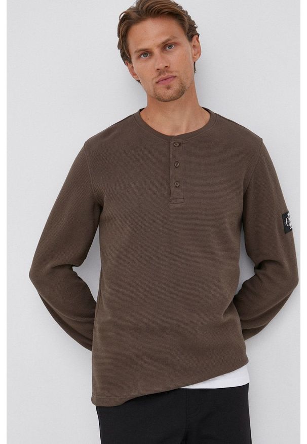 Calvin Klein Jeans Sweter bawełniany J30J318645.4890 kolor zielony. Okazja: na co dzień. Kolor: zielony. Materiał: bawełna. Długość: krótkie. Wzór: aplikacja. Styl: casual