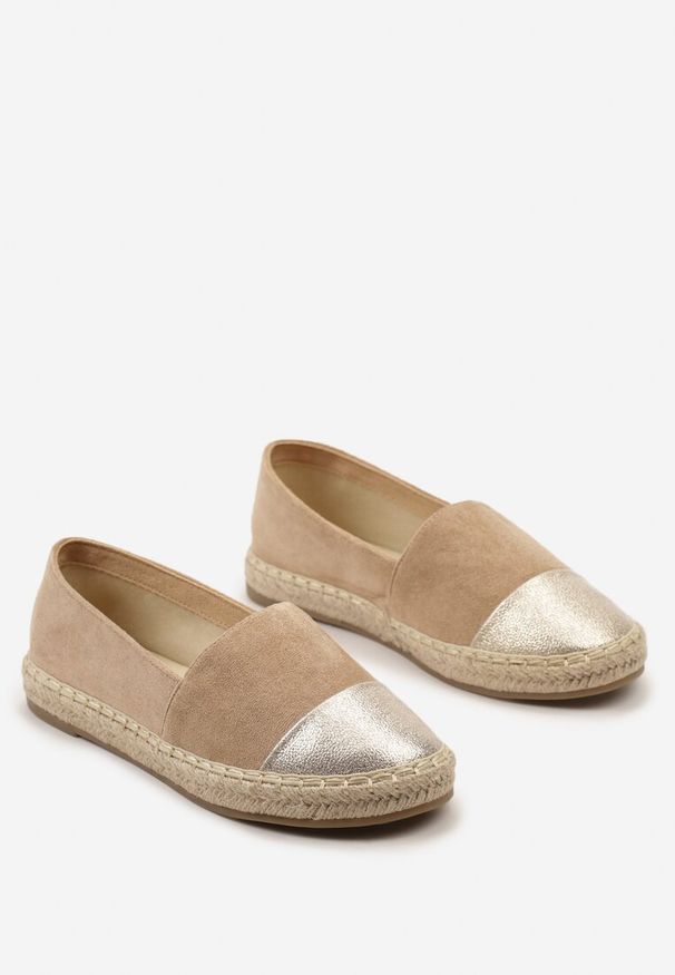 Renee - Ciemnobeżowe Płaskie Espadryle z Plecioną Podeszwą Geritellia. Kolor: beżowy. Materiał: len, jedwab, jeans. Sezon: lato. Obcas: na płaskiej podeszwie. Styl: elegancki
