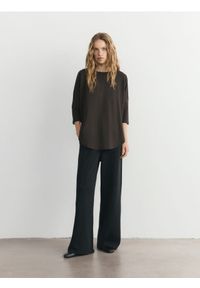 Reserved - T-shirt z modalem - ciemnobrązowy. Kolor: brązowy. Materiał: bawełna, dzianina