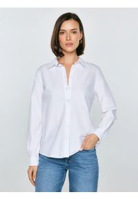 Big-Star - Koszula damska klasyczna biała Hansai 101. Okazja: na spotkanie biznesowe, do pracy. Typ kołnierza: kołnierzyk klasyczny. Kolor: biały. Materiał: bawełna. Długość rękawa: długi rękaw. Długość: długie. Wzór: ze splotem. Styl: klasyczny #3