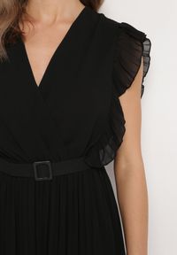 Born2be - Czarny Plisowany Kombinezon z Szerokimi Nogawkami i Wiązanym Paskiem Audra. Okazja: na co dzień. Kolor: czarny. Sezon: wiosna, lato. Styl: casual, elegancki #5