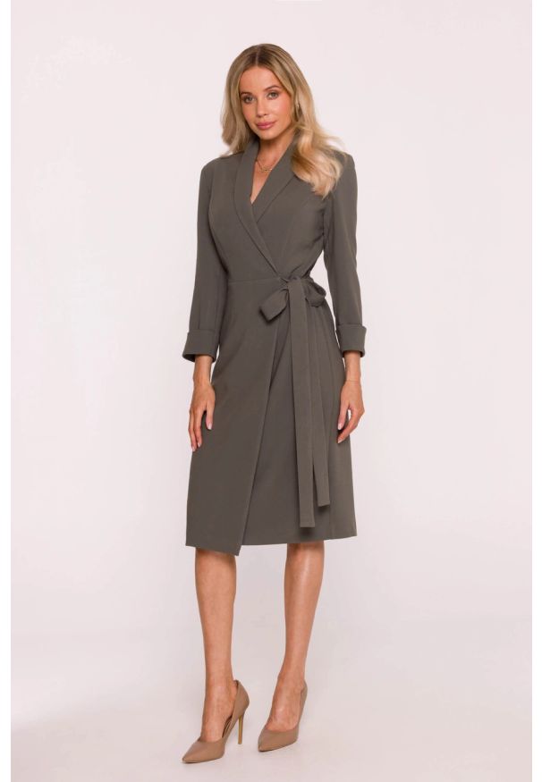 Stylove - Elegancka sukienka ołówkowa kopertowa z wiązaniem khaki. Kolor: brązowy, beżowy. Typ sukienki: kopertowe, ołówkowe. Styl: elegancki