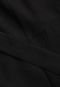 Renee - Czarny Kombinezon z Wiskozy z Szerokimi Nogawkami z Gumką w Pasie i Materiałowym Paskiem Acladia. Kolor: czarny. Materiał: wiskoza, materiał. Styl: elegancki, wizytowy #3