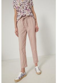 medicine - Medicine spodnie damskie kolor różowy fason chinos high waist. Stan: podwyższony. Kolor: różowy