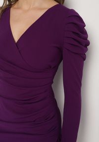Born2be - Fioletowa Sukienka Dopasowana z Drapowaniem i Kopertowym Dekoltem Olaura. Okazja: na co dzień. Typ kołnierza: dekolt kopertowy. Kolor: fioletowy. Długość rękawa: długi rękaw. Typ sukienki: kopertowe. Styl: klasyczny, casual, elegancki #3