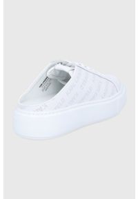 Karl Lagerfeld klapki MAXI KUP kolor biały na platformie. Nosek buta: okrągły. Kolor: biały. Materiał: guma. Obcas: na platformie #4