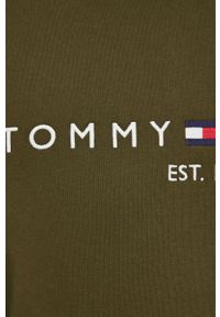 TOMMY HILFIGER - Tommy Hilfiger Bluza męska kolor zielony z kapturem z aplikacją. Okazja: na co dzień. Typ kołnierza: kaptur. Kolor: zielony. Wzór: aplikacja. Styl: casual #4