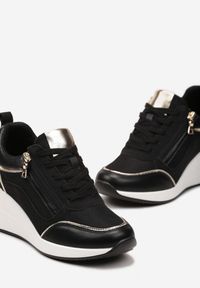 Born2be - Czarne Sneakersy na Koturnie z Ozdobnym Suwakiem i Metalicznymi Wstawkami Univia. Nosek buta: okrągły. Zapięcie: sznurówki. Kolor: czarny. Materiał: materiał. Obcas: na koturnie. Wysokość obcasa: średni #4