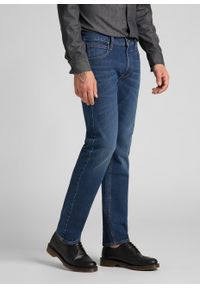 Lee - MĘSKIE SPODNIE JEANSOWE LEE DAREN ZIP FLY MID WASH SIDNEY L707SGSI