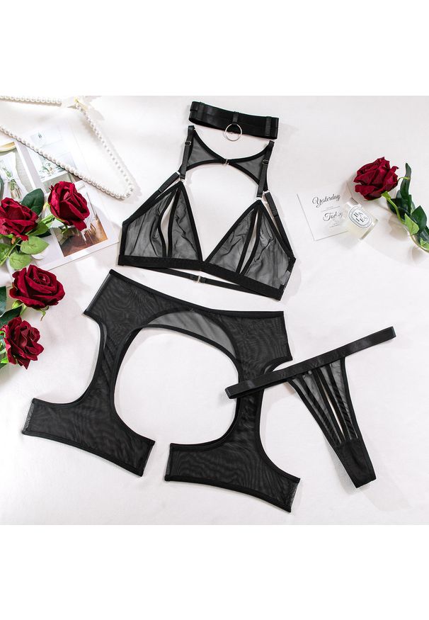 Intica - Komplet bielizny z wycięciami na romantyczne wieczory Bristol. Kolor: czarny. Materiał: materiał