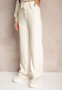 Renee - Jasnobeżowe Spodnie z Dodatkiem Wiskozy High Waist o Szerokim Kroju ze Sznurkami Isnia. Okazja: na co dzień. Stan: podwyższony. Kolor: beżowy. Materiał: wiskoza. Styl: klasyczny, elegancki, casual