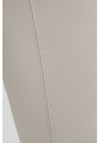 Guess Spodnie damskie kolor beżowy gładkie. Kolor: beżowy. Materiał: materiał, wiskoza, dzianina. Wzór: gładki #4