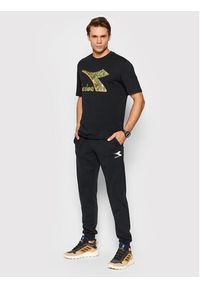 Diadora T-Shirt Shield 102.177748 Czarny Regular Fit. Kolor: czarny. Materiał: bawełna