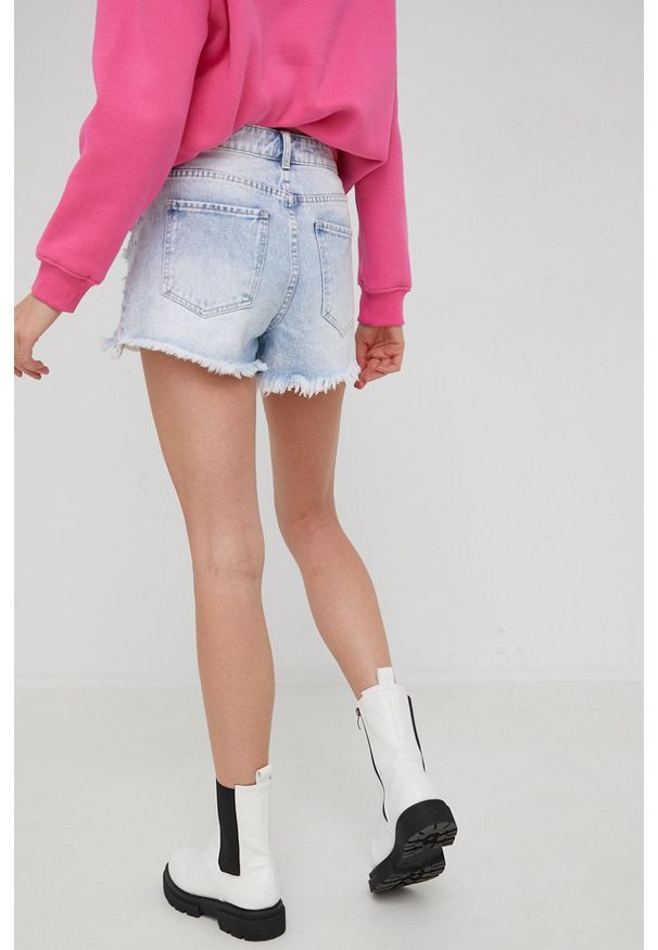 Answear Lab szorty jeansowe damskie gładkie high waist. Stan: podwyższony. Kolor: niebieski. Materiał: jeans. Wzór: gładki. Styl: wakacyjny