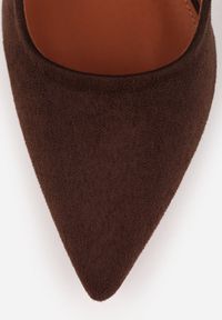 Born2be - Brązowe Czółenka Vices na Geometrycznym Obcasie ze Skórzaną Wkładką Ricce. Okazja: na co dzień, na spotkanie biznesowe, do pracy. Kolor: brązowy. Materiał: skóra. Wzór: geometria. Obcas: na obcasie. Styl: casual, biznesowy, elegancki, klasyczny. Wysokość obcasa: średni #9