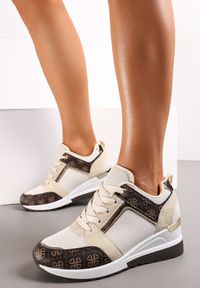 Renee - Beżowe Sneakersy na Koturnie z Metalicznym Zdobieniem Phephone. Kolor: beżowy. Wzór: aplikacja. Obcas: na koturnie