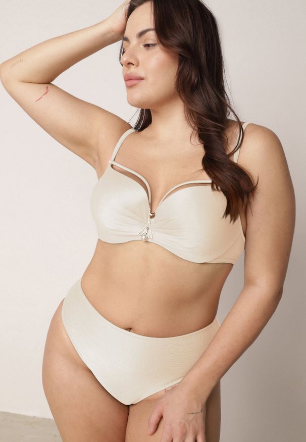 Born2be - Jasnobeżowe Bikini Majtki Figi i Biustonosz z Paskami i Perłową Aplikacją Cahresha. Kolor: beżowy. Wzór: aplikacja