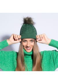 Wittchen - Damska czapka z szerokim splotem warkoczowym. Kolor: zielony. Materiał: akryl. Wzór: ze splotem. Sezon: jesień, zima. Styl: casual, elegancki #3