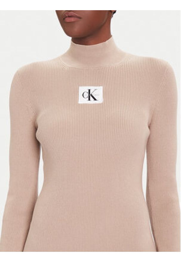 Calvin Klein Jeans Sukienka codzienna LV047D308G Beżowy Slim Fit. Okazja: na co dzień. Kolor: beżowy. Materiał: bawełna. Typ sukienki: proste. Styl: casual