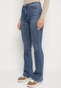 Born2be - Niebieskie Elastyczne Jeansy o Kroju Dzwonów Zenaia. Okazja: na co dzień. Kolor: niebieski. Styl: casual, elegancki