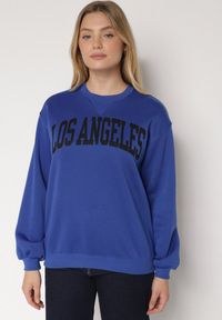 Born2be - Niebieska Bluza z Bawełną i Napisem Fezorla. Okazja: na co dzień. Kolor: niebieski. Materiał: bawełna. Wzór: napisy. Styl: klasyczny, casual, elegancki #6