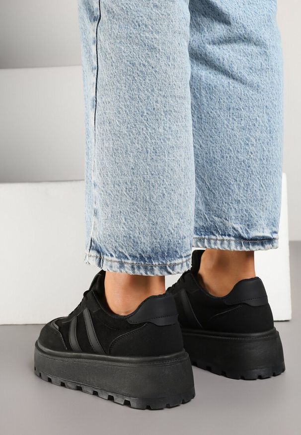 Renee - Czarne Sneakersy w Stylu Klasycznych Tenisówek na Platformie ze Żłobieniami Xarmio. Kolor: czarny. Materiał: jeans. Obcas: na platformie